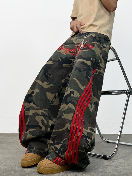 Jean Streetwear Unisexe – Rayures Rouges & Camouflage, Coupe Ample Brodée