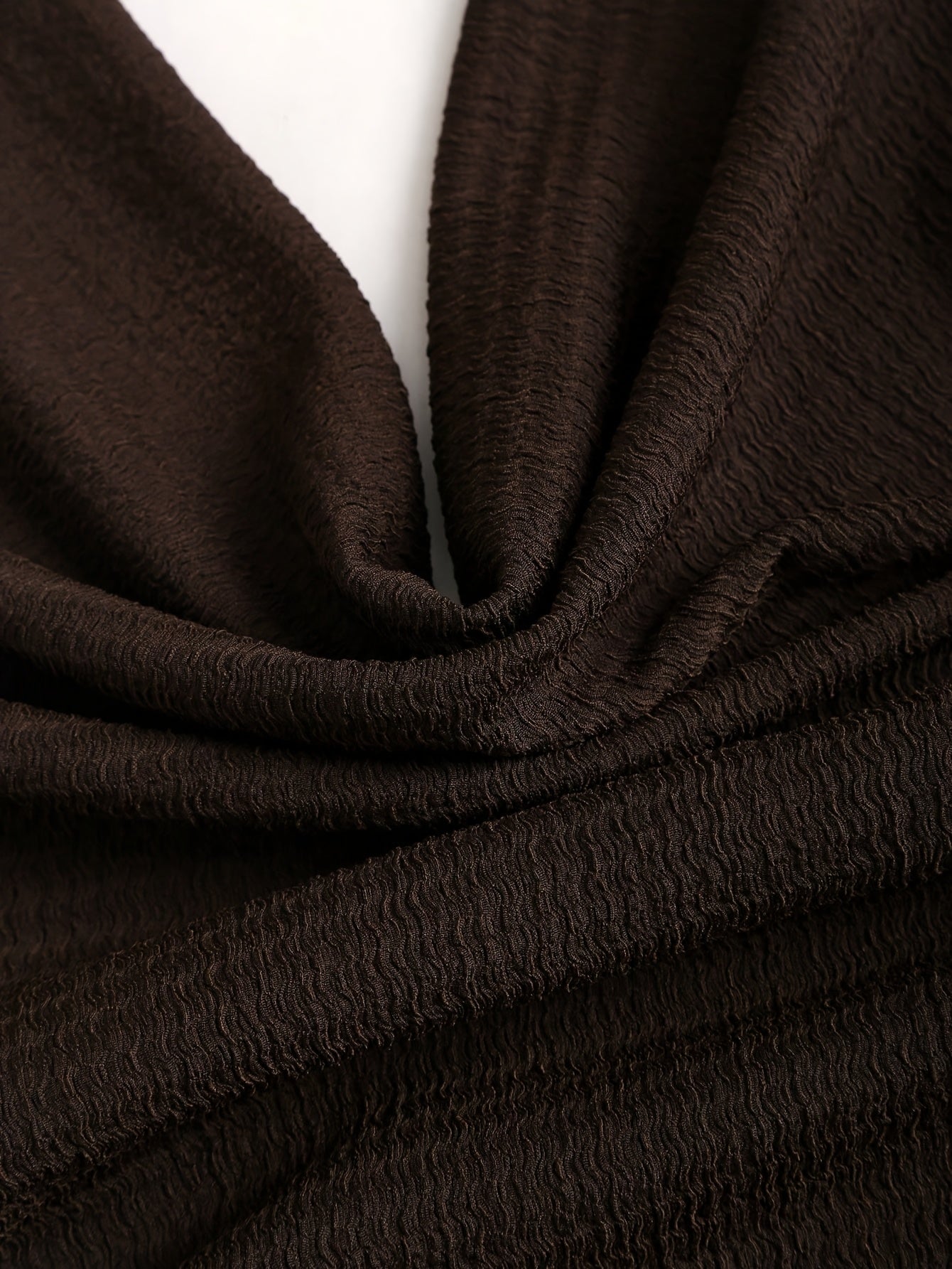 Robe Femme Sexy – Col Drapé, Taille Froncée, Ourlet Asymétrique avec Boucles Métal, Parfaite pour Soirées et Fêtes