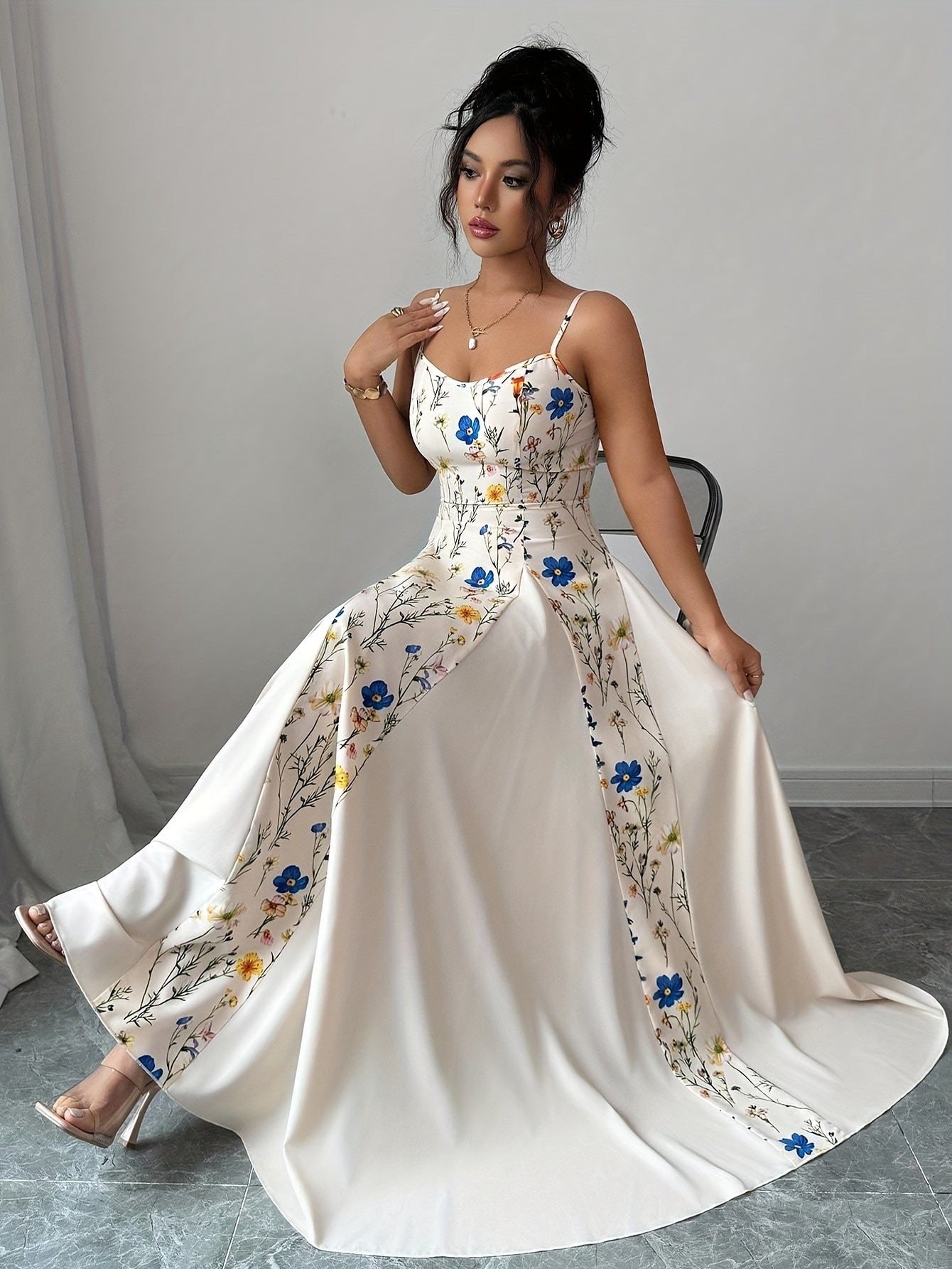 Robe Maxi Femme à Imprimé Floral – Bretelles Fines à la Française, Dos Nu, Jupe Évasée, Sans Manches, Parfaite pour Printemps et Été