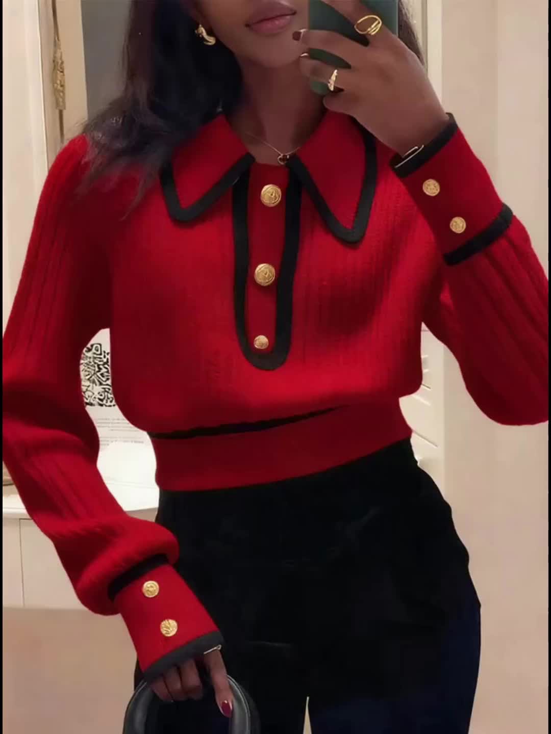 Pull femme élégant – Col spliced & boutons métalliques