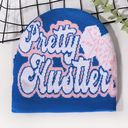 Bonnet Tricoté Ultra-Tendance avec Motifs Dés & Lettres – Chaud, Confortable et Stylé pour l’Hiver