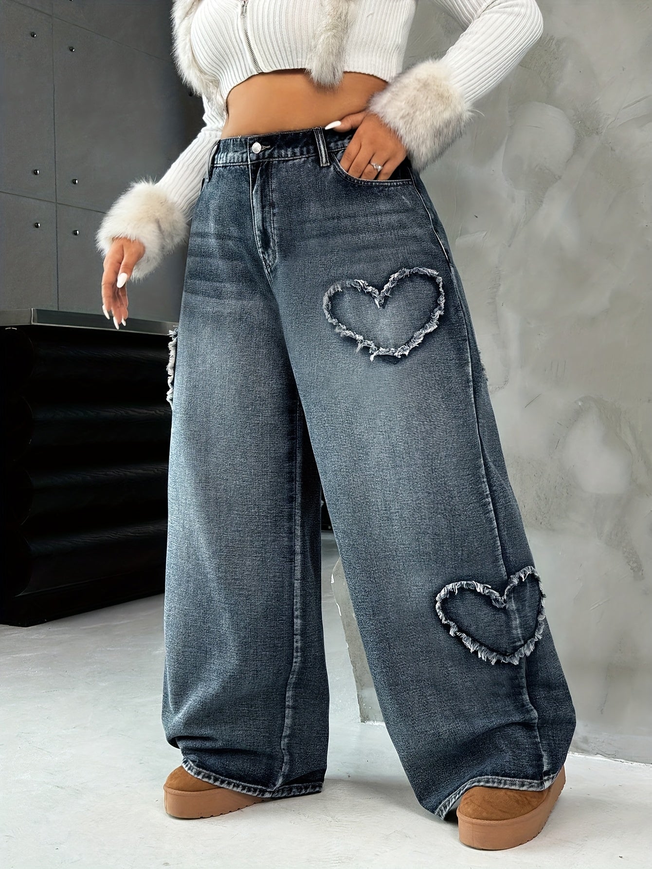 Jean Signature Femme – Coupe Droite Large & Détail Cœur Brodé