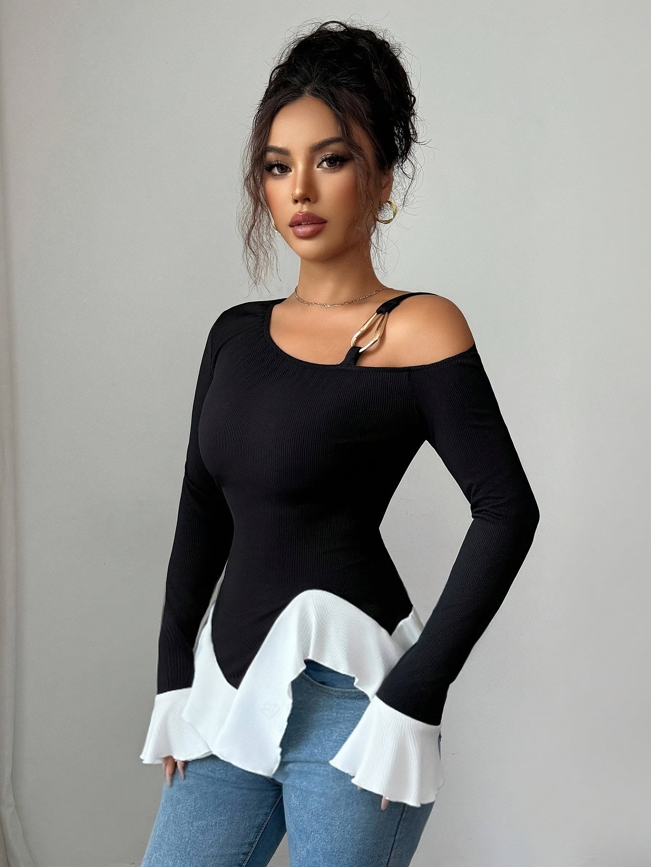 Top femme élégant – Épaules dénudées et manches longues