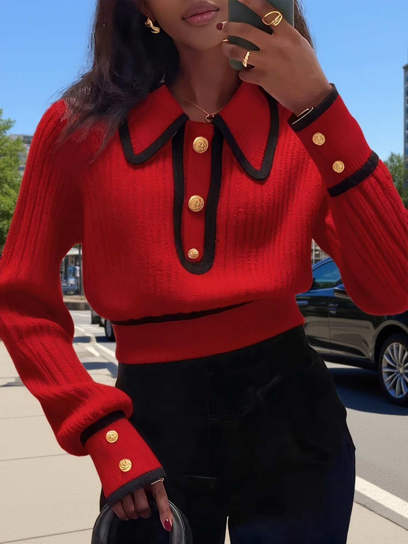 Pull femme élégant – Col spliced & boutons métalliques