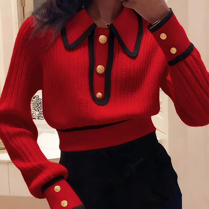 Pull femme élégant – Col spliced & boutons métalliques