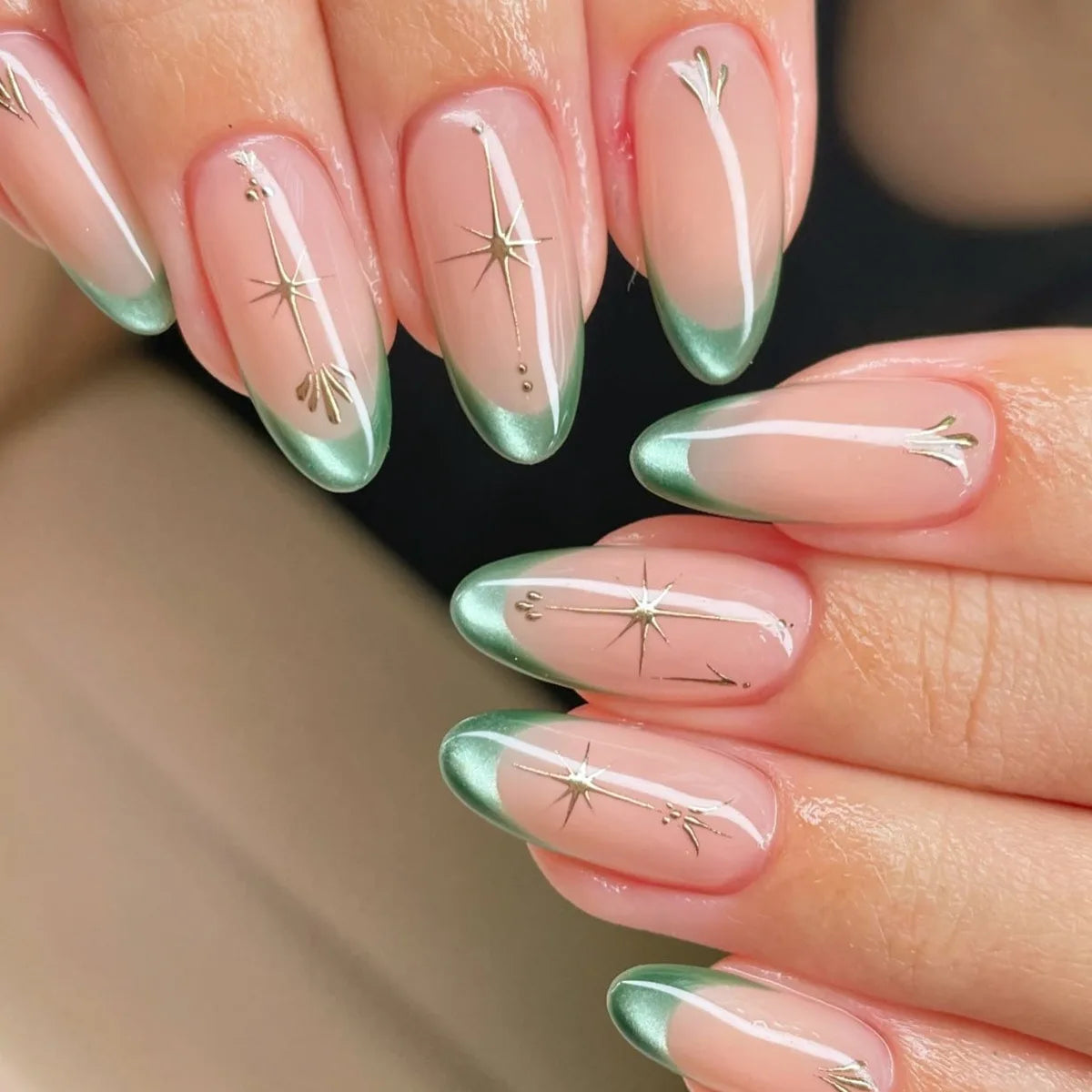 24 Faux Ongles Amande – Effet 3D Vert & Œil de Chat