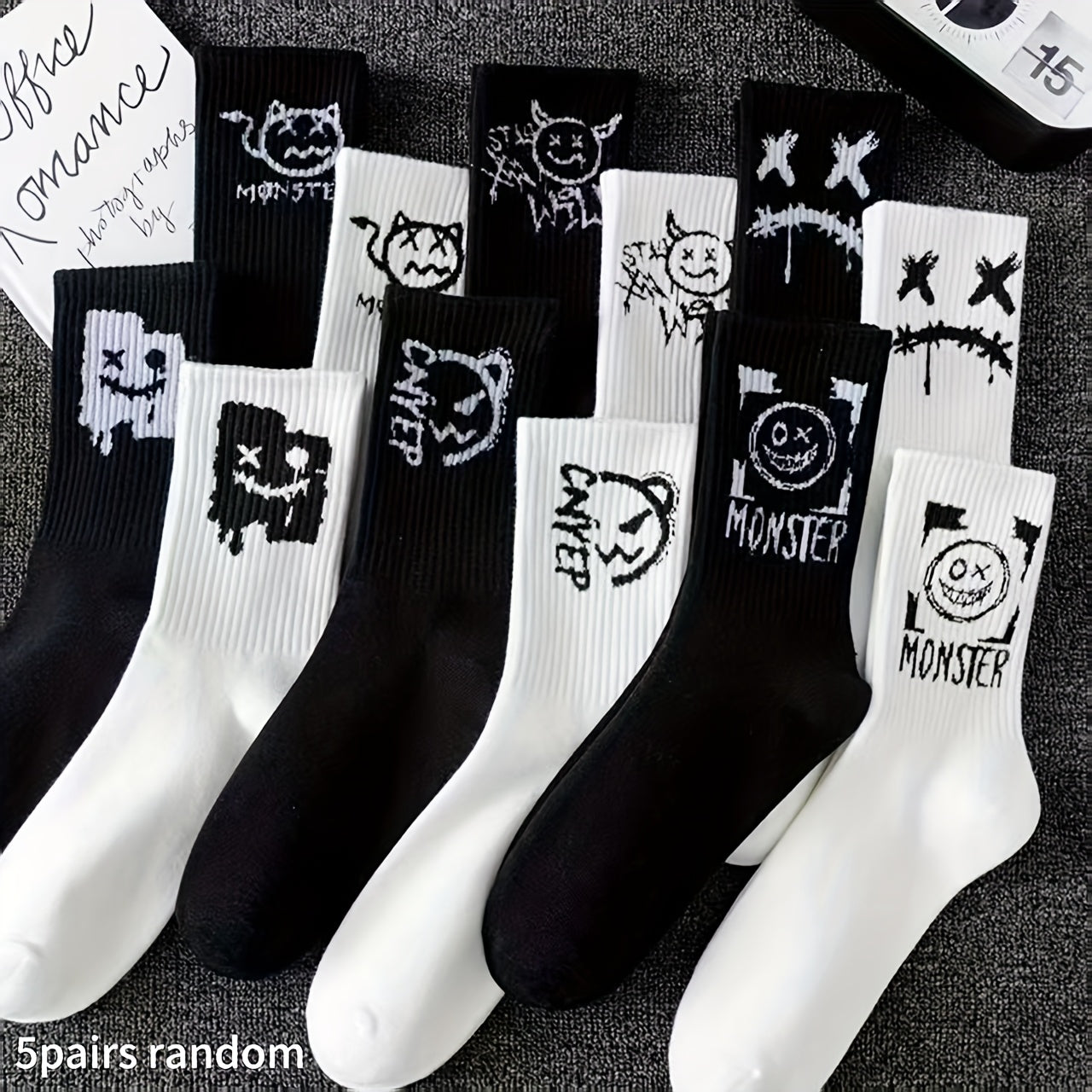 5 Paires de Chaussettes Mi-Mollet Noires & Blanches – Style Minimaliste et Cartoon