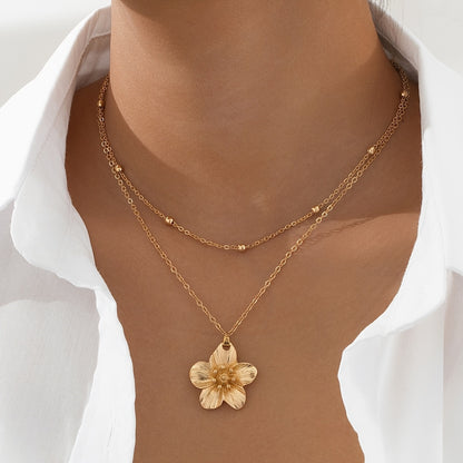Collier Double Rang Femme – Pendentif Fleur Volantée, Style Chic et Minimaliste