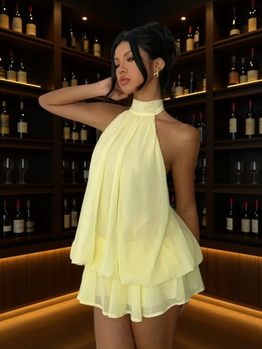 Robe Jaune Pâle à Bretelles – Nœud à l’Avant et Ourlet Superposé