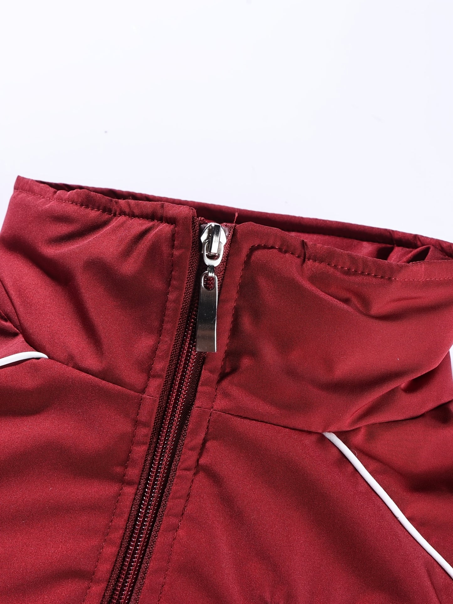 Veste streetwear au style rétro américain.