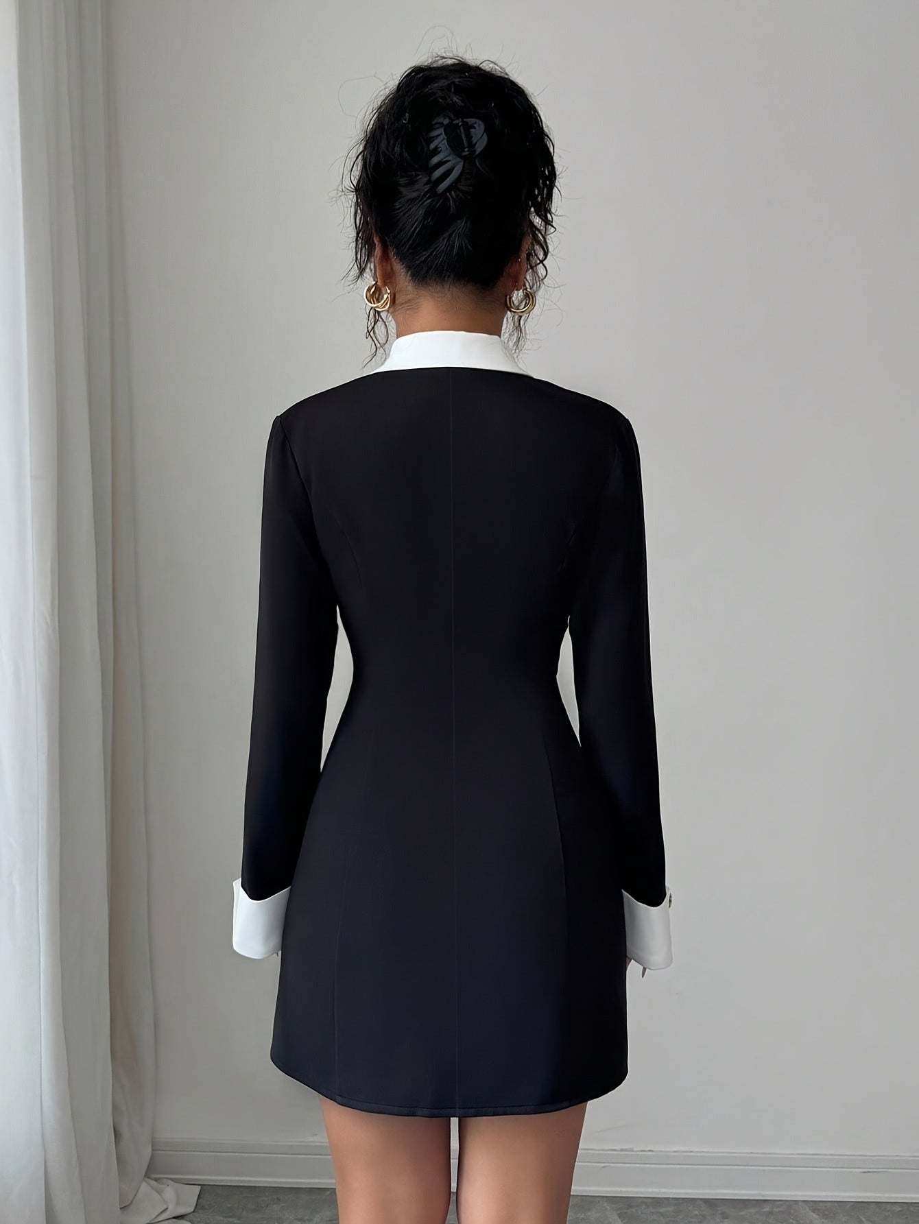 Robe Courte Femme – Style Français, Double Boutonnage, Noir et Blanc, Parfaite pour Soirées et Sorties