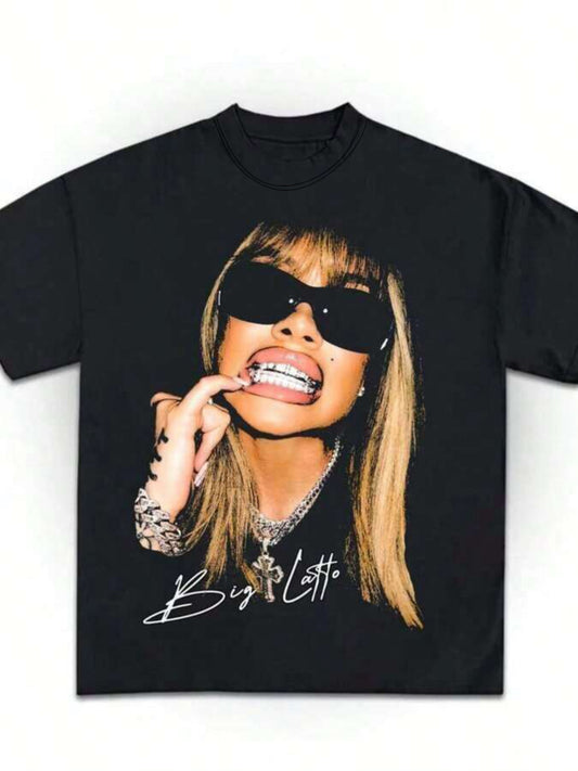 T-shirt Femme Casual – Portrait de Big Latto, Style Urbain et Décontracté